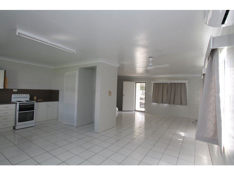 1/60 Burke Street, Ayr QLD 4807