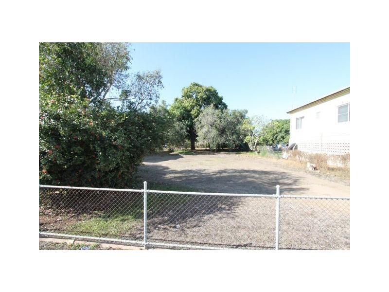 35 Seventh Avenue, Home Hill QLD 4806