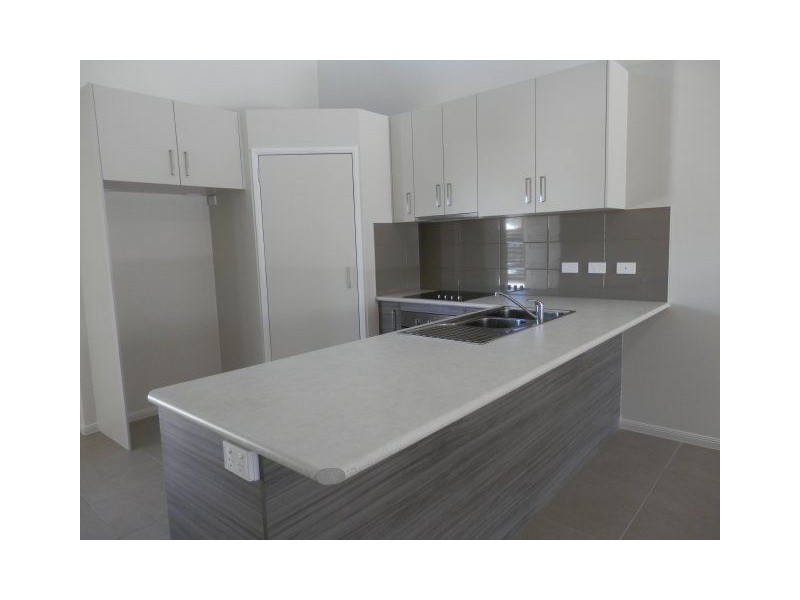 2/6-8 Queen Street, Ayr QLD 4807