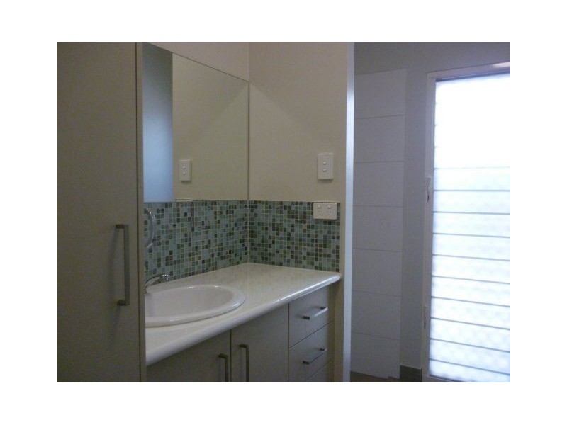 2/6-8 Queen Street, Ayr QLD 4807