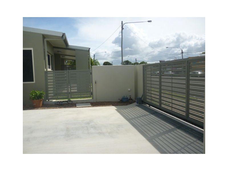 2/6-8 Queen Street, Ayr QLD 4807