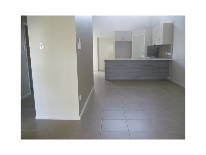 8/6-8 Queen Street, Ayr QLD 4807
