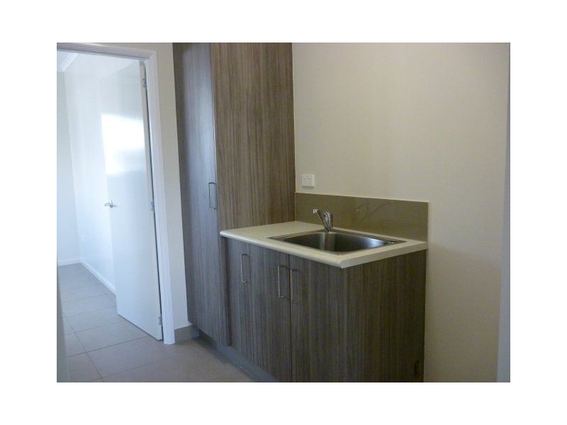 8/6-8 Queen Street, Ayr QLD 4807