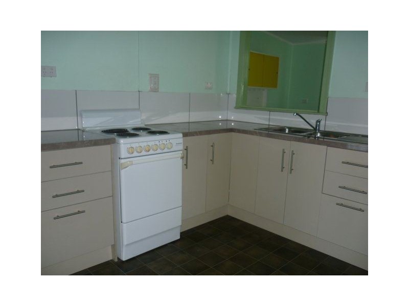 2/91 Graham Street, Ayr QLD 4807