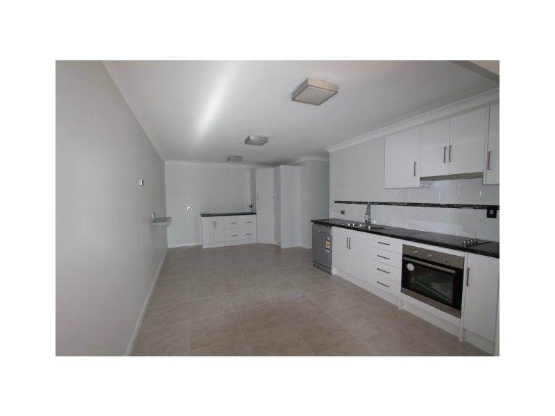 2/202 Queen Street, Ayr QLD 4807