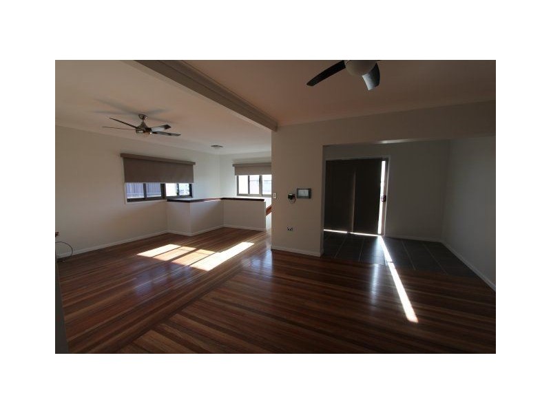 2/202 Queen Street, Ayr QLD 4807