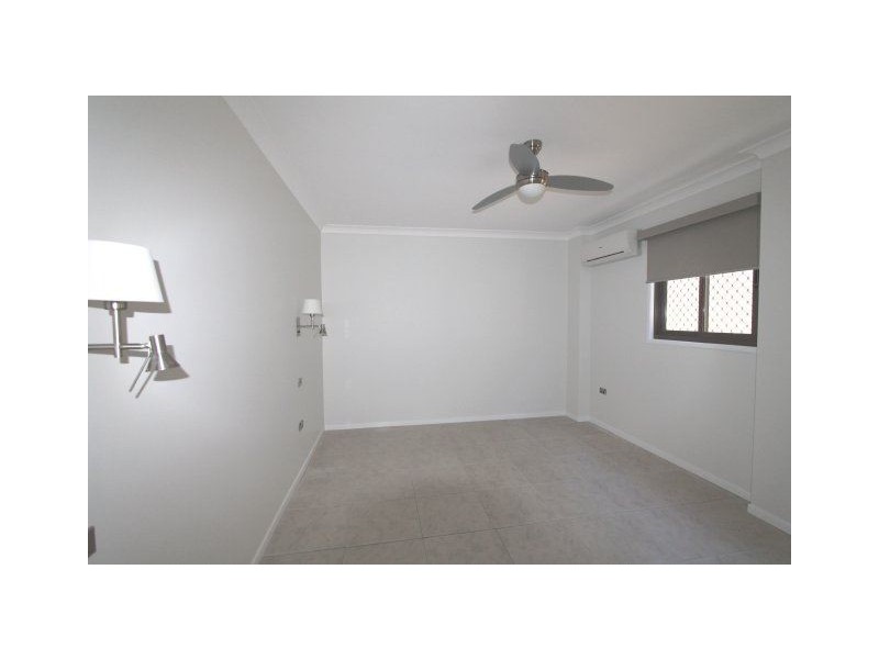 2/202 Queen Street, Ayr QLD 4807