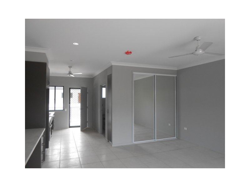 2/56-58 Chippendale Street, Ayr QLD 4807