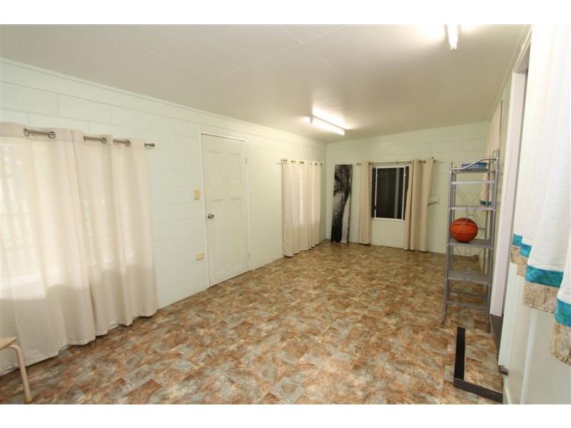 15 Topton Street, Alva QLD 4807