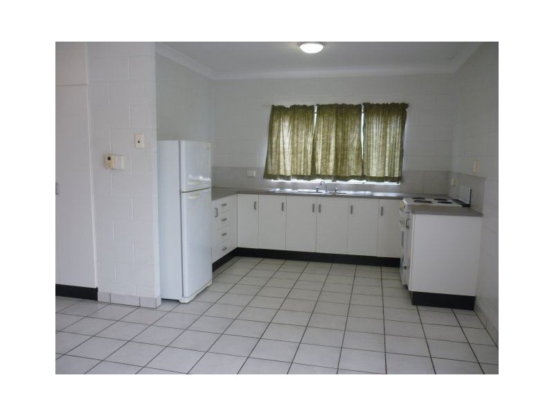 2/79 Adelaide Street, Ayr QLD 4807