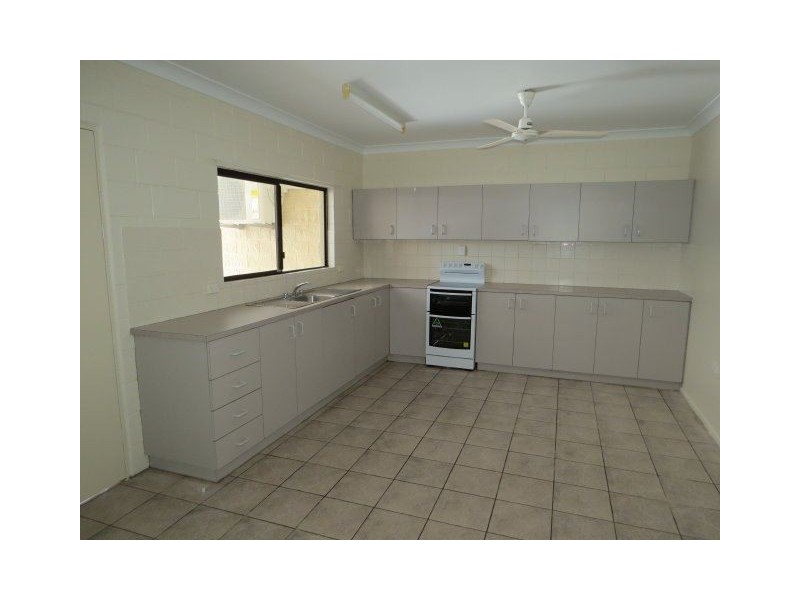 4/25 Queen Street, Ayr QLD 4807