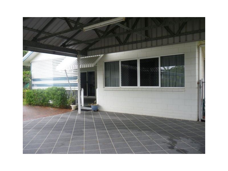 2/117 Mackenzie Street, Ayr QLD 4807