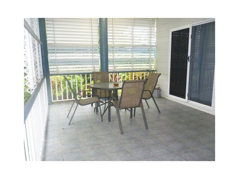 2/117 Mackenzie Street, Ayr QLD 4807