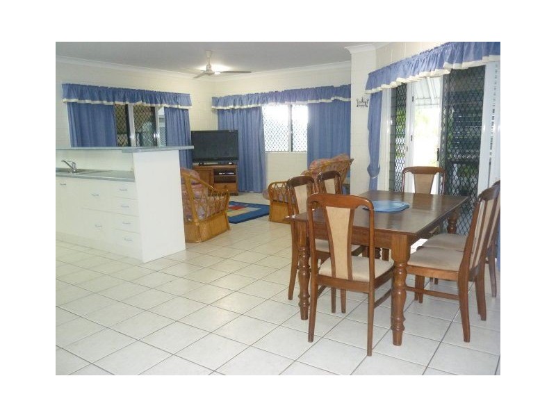 2/117 Mackenzie Street, Ayr QLD 4807