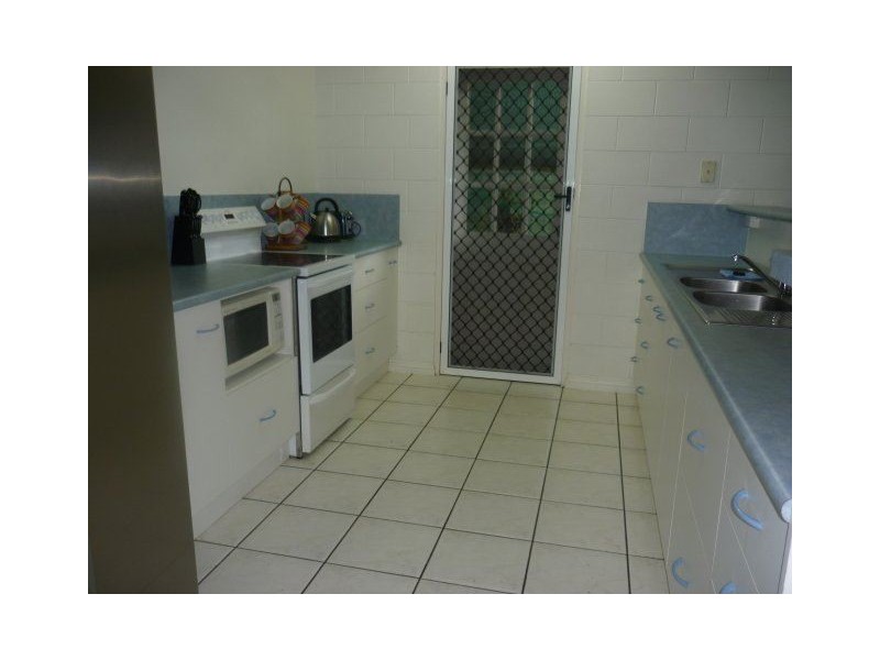 2/117 Mackenzie Street, Ayr QLD 4807