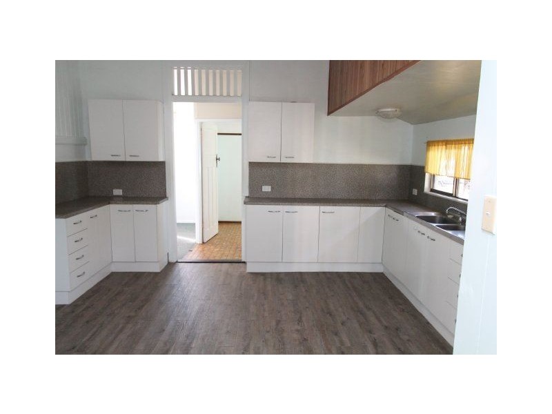 110 Tenth Avenue, Home Hill QLD 4806