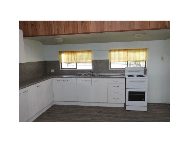 110 Tenth Avenue, Home Hill QLD 4806