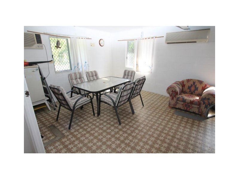 21 Tenth Street, Home Hill QLD 4806