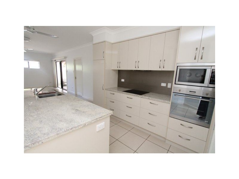 1/92 Macmillan Street, Ayr QLD 4807