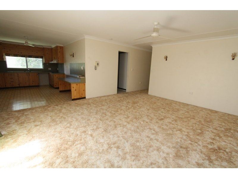 1/100 Wickham Street, Ayr QLD 4807