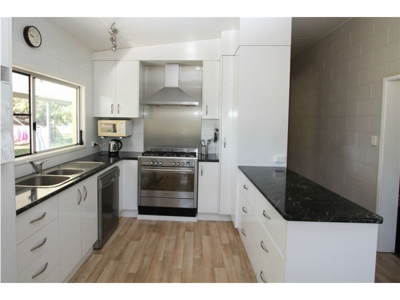 35 Juanita Drive, Mount Kelly QLD 4807