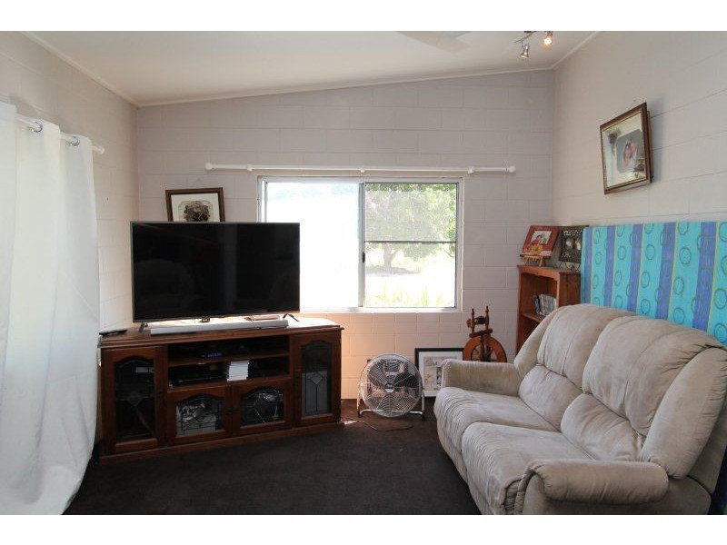 35 Juanita Drive, Mount Kelly QLD 4807