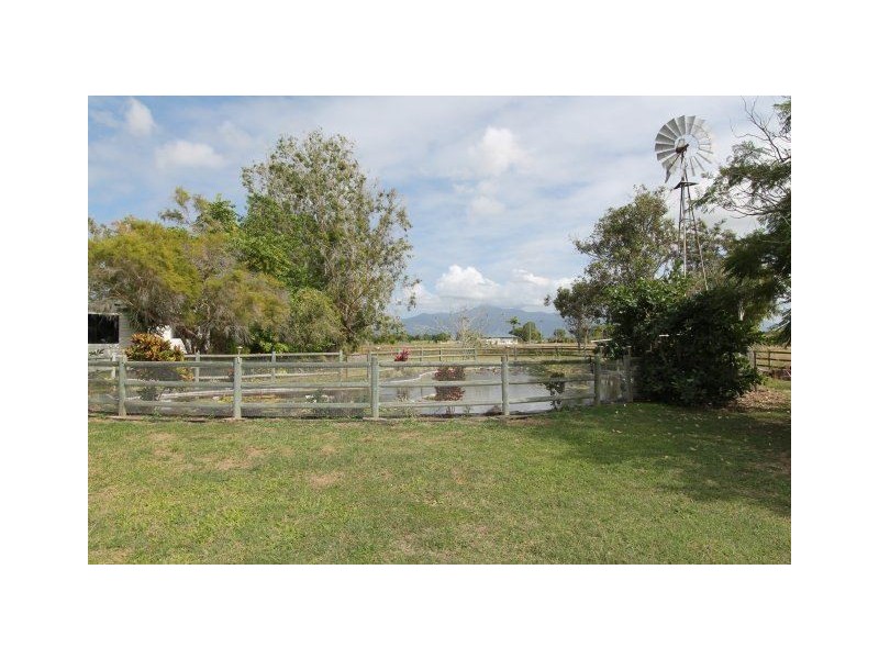 39 Plantation Avenue, Horseshoe Lagoon QLD 4809