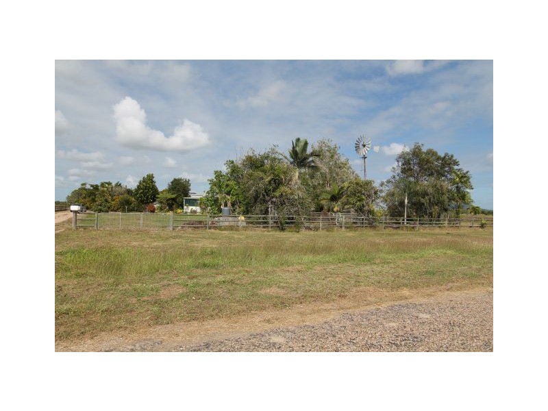 39 Plantation Avenue, Horseshoe Lagoon QLD 4809