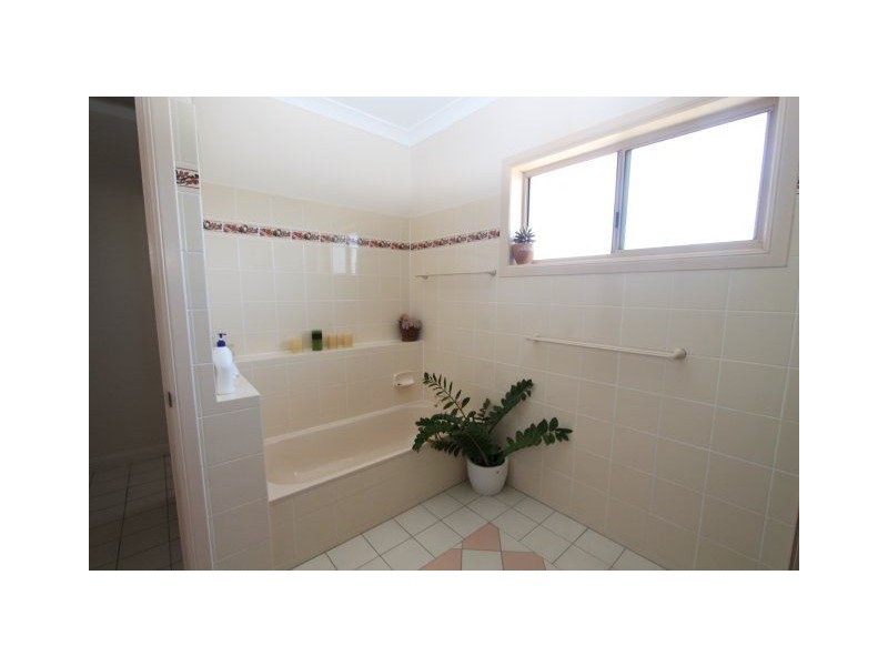 8 McIntyre Place, Ayr QLD 4807