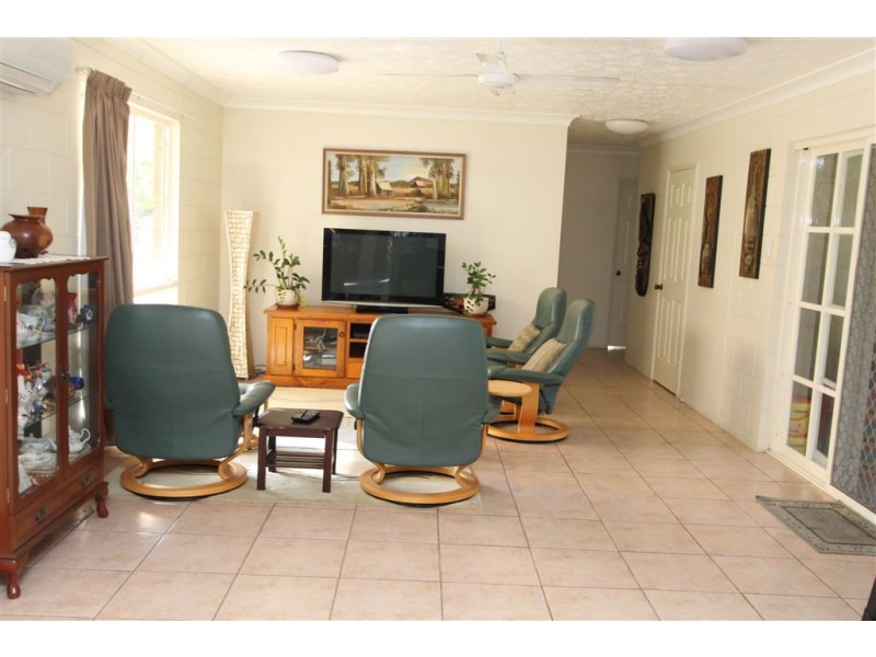 63 Castorina Drive, Mount Kelly QLD 4807