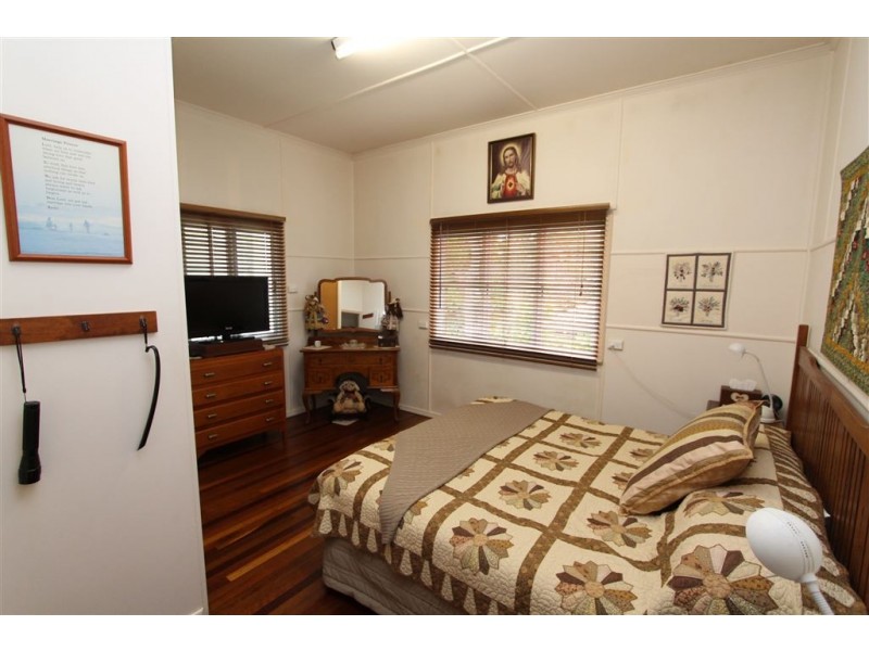 100 Beach Road, Ayr QLD 4807