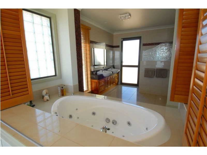 75 Adelaide Terrace, Bowen QLD 4805