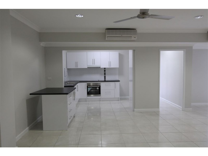 4/202 Queen, Ayr QLD 4807