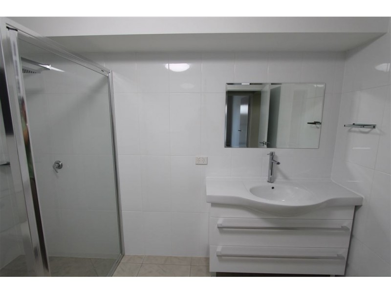 4/202 Queen, Ayr QLD 4807