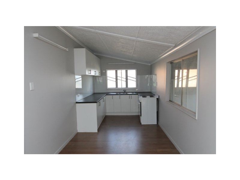 8 Fourth Street, Home Hill QLD 4806