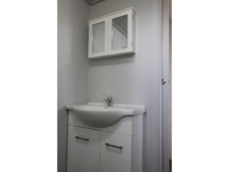 8 Fourth Street, Home Hill QLD 4806