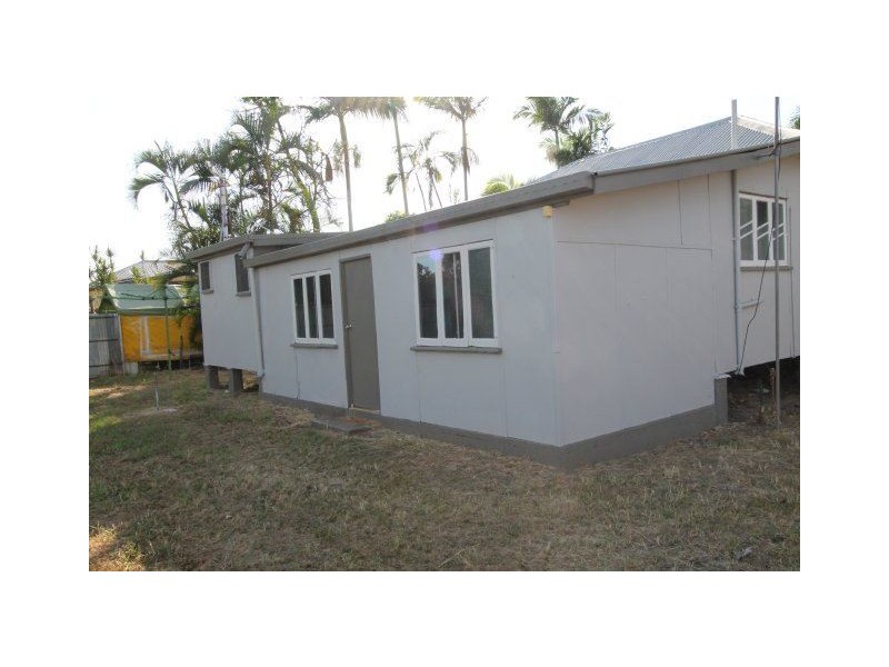 8 Fourth Street, Home Hill QLD 4806