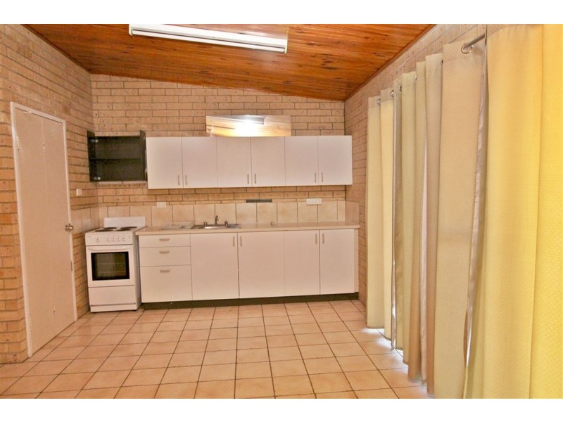 2/25 Conley Street, Ayr QLD 4807