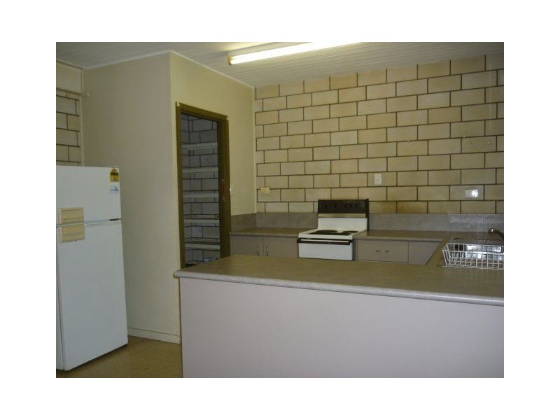 6/1 Charles Street, Ayr QLD 4807