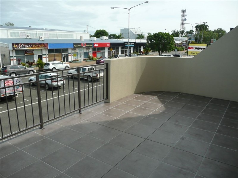 1/202 Queen Street, Ayr QLD 4807