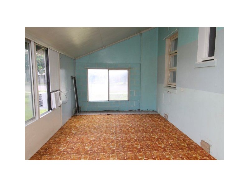 54 Fourth Street, Home Hill QLD 4806