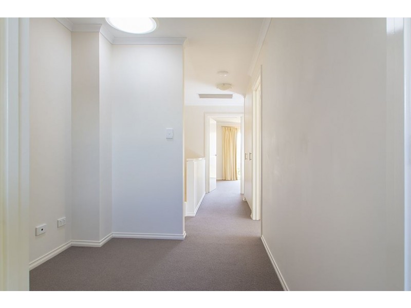 52 MacMillan Avenue, Mawson Lakes SA 5095