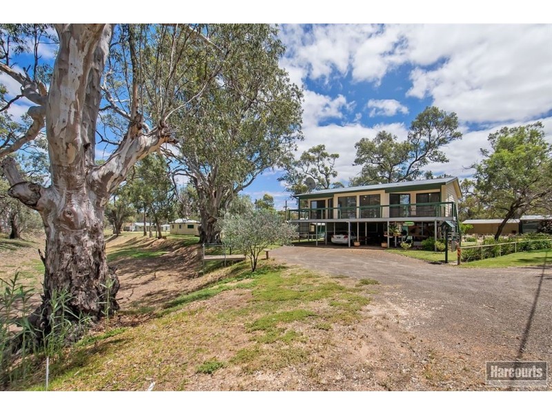 Lt 10 McPhee Avenue, Blanchetown SA 5357