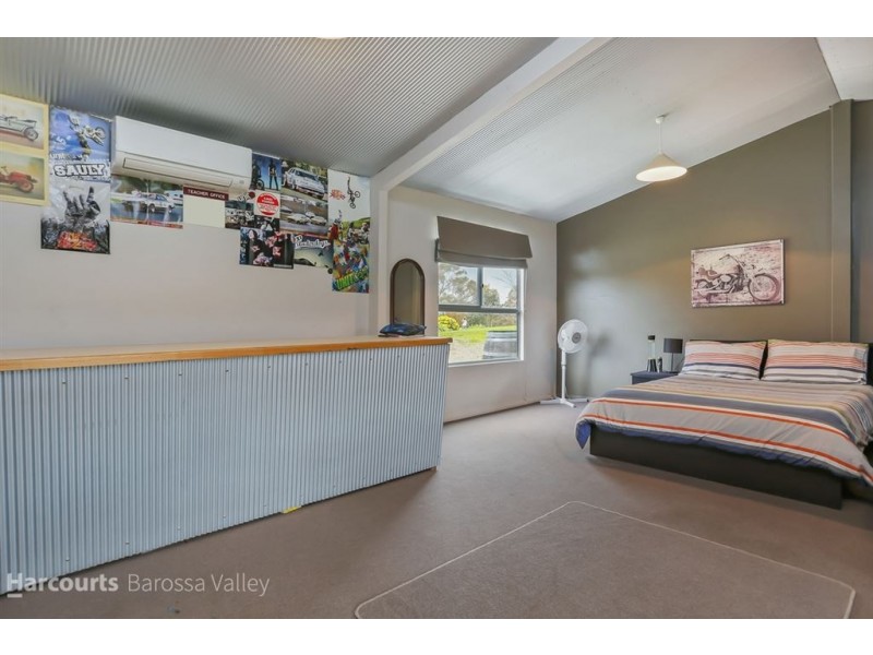 8411 Horrocks Highway, Clare SA 5453