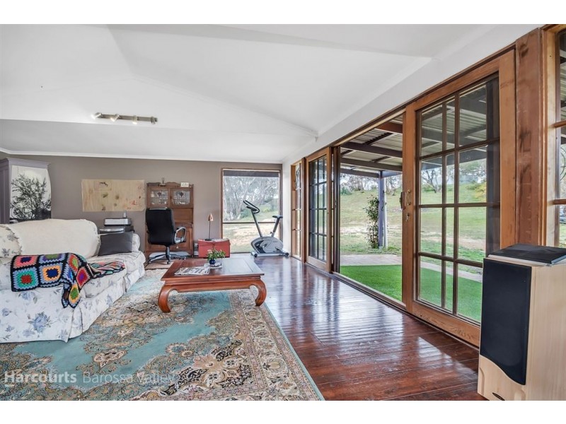 263 Warren Road, Williamstown SA 5351