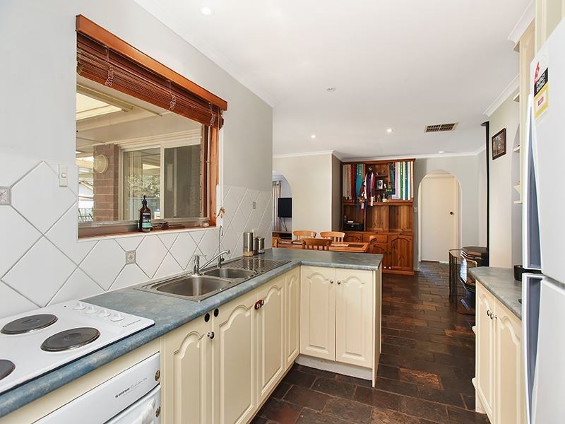 70 Heysen Drive, Trott Park SA 5158