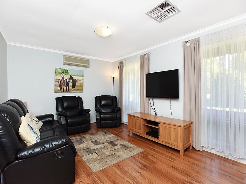 70 Heysen Drive, Trott Park SA 5158