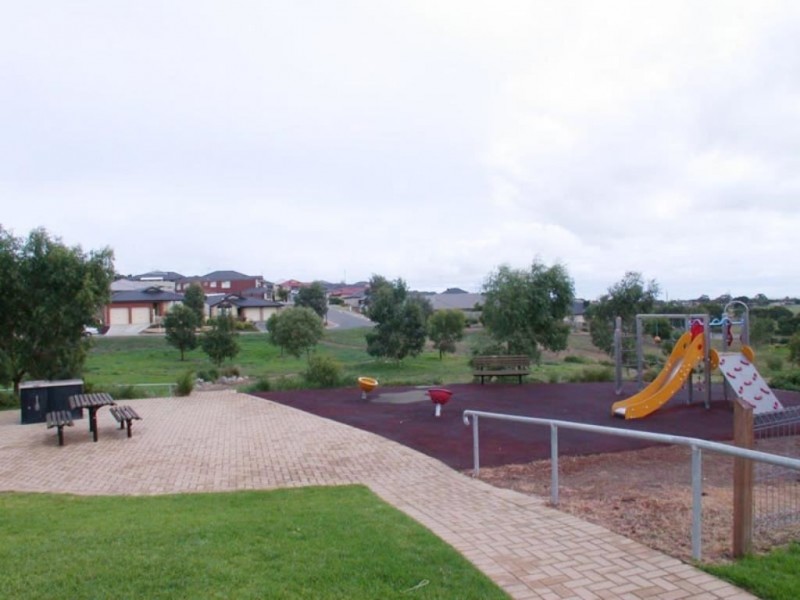 18 Edithburgh Avenue, Seaford Rise SA 5169