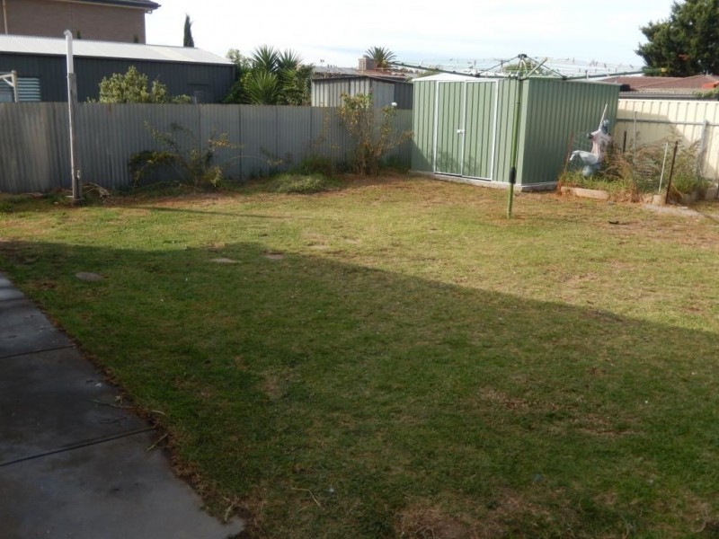 18 Nedland Crescent, Port Noarlunga South SA 5167