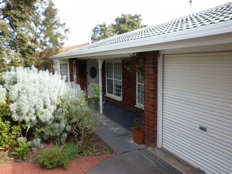 11 Mayflower Crescent, Hallett Cove SA 5158